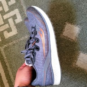 Saucony size 10 running sneaker